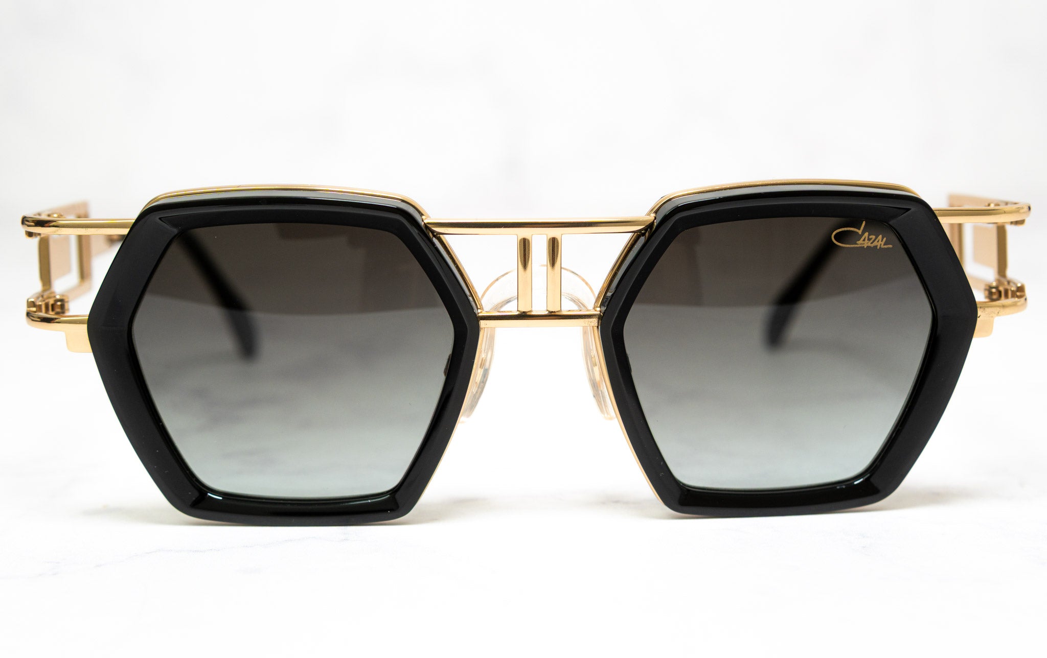 CAZAL 677